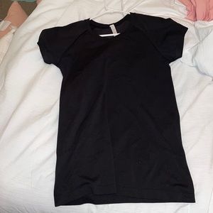 black lululemon swiftly tech short sleeve